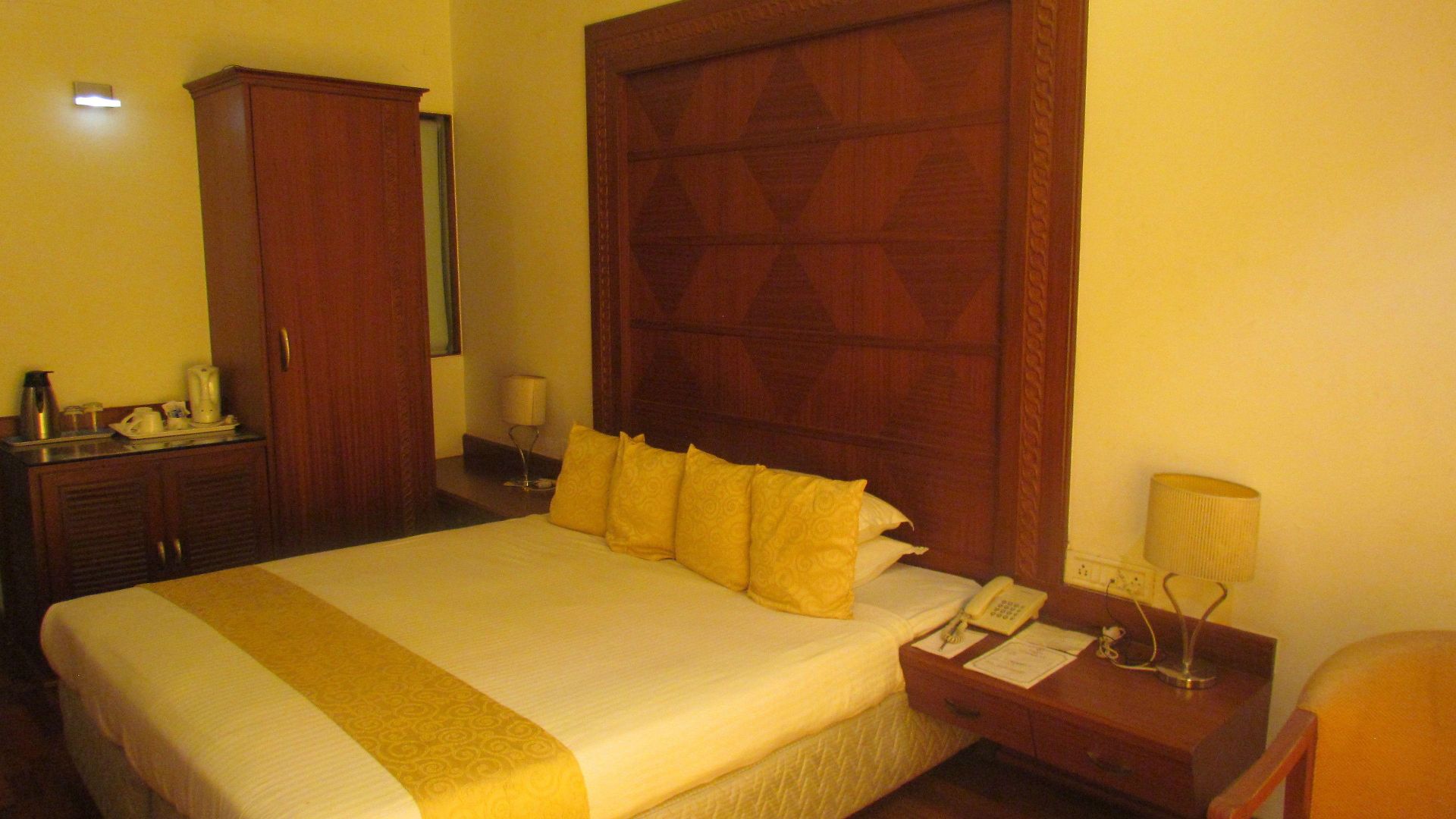 Kohinoor Park 3*