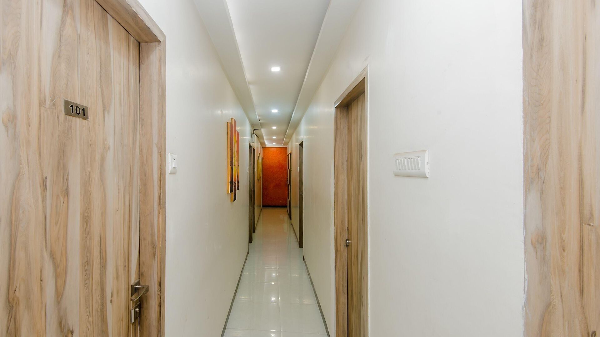 O Blue Pearl Residency Near Chhatrapati Shivaji International Airport Hotel
