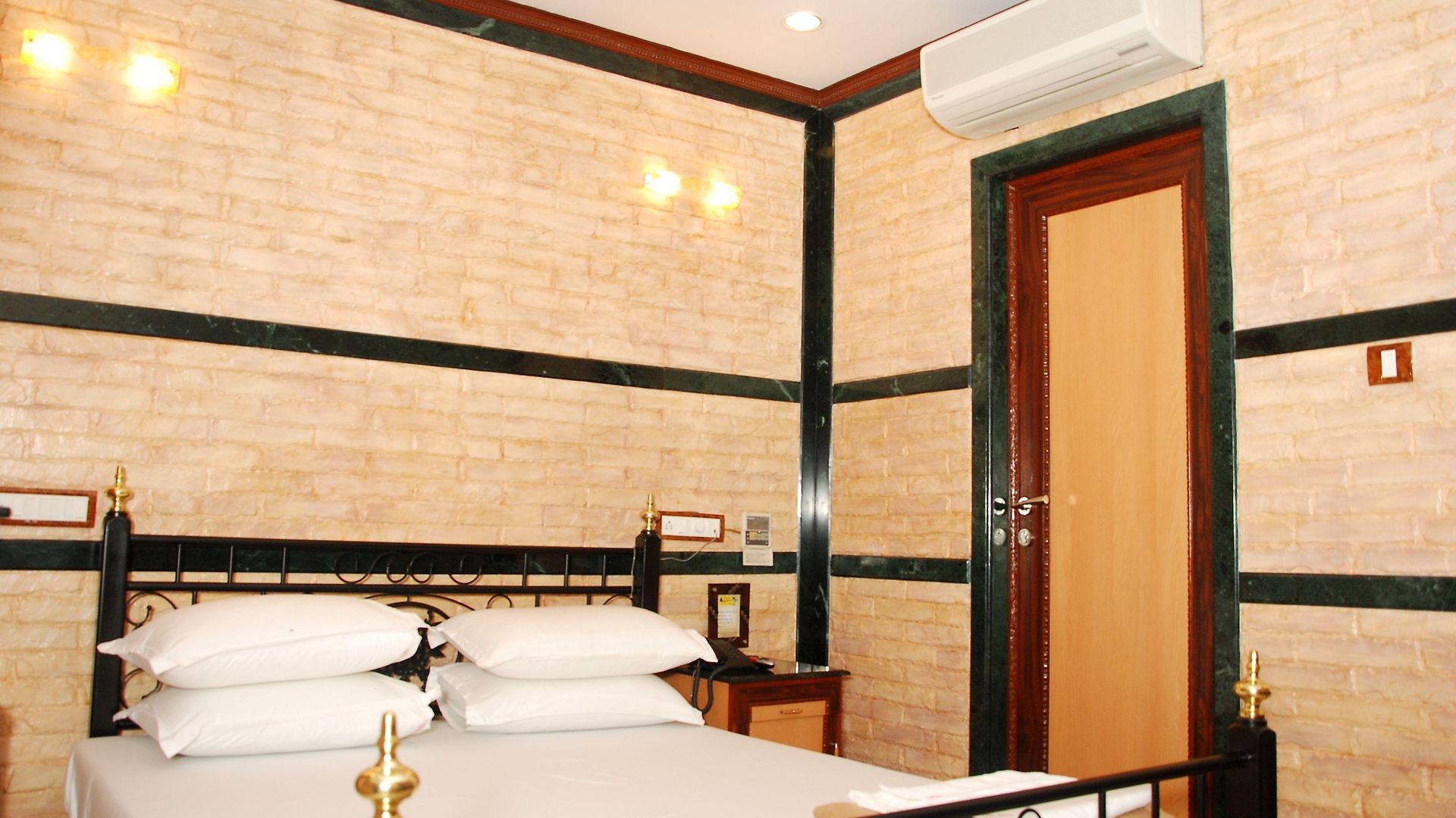 Hira Hotel
