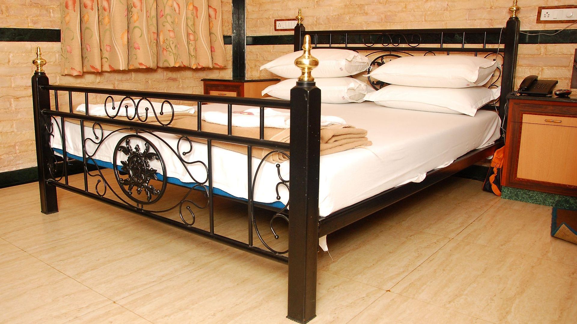 Hotel Hira 2*