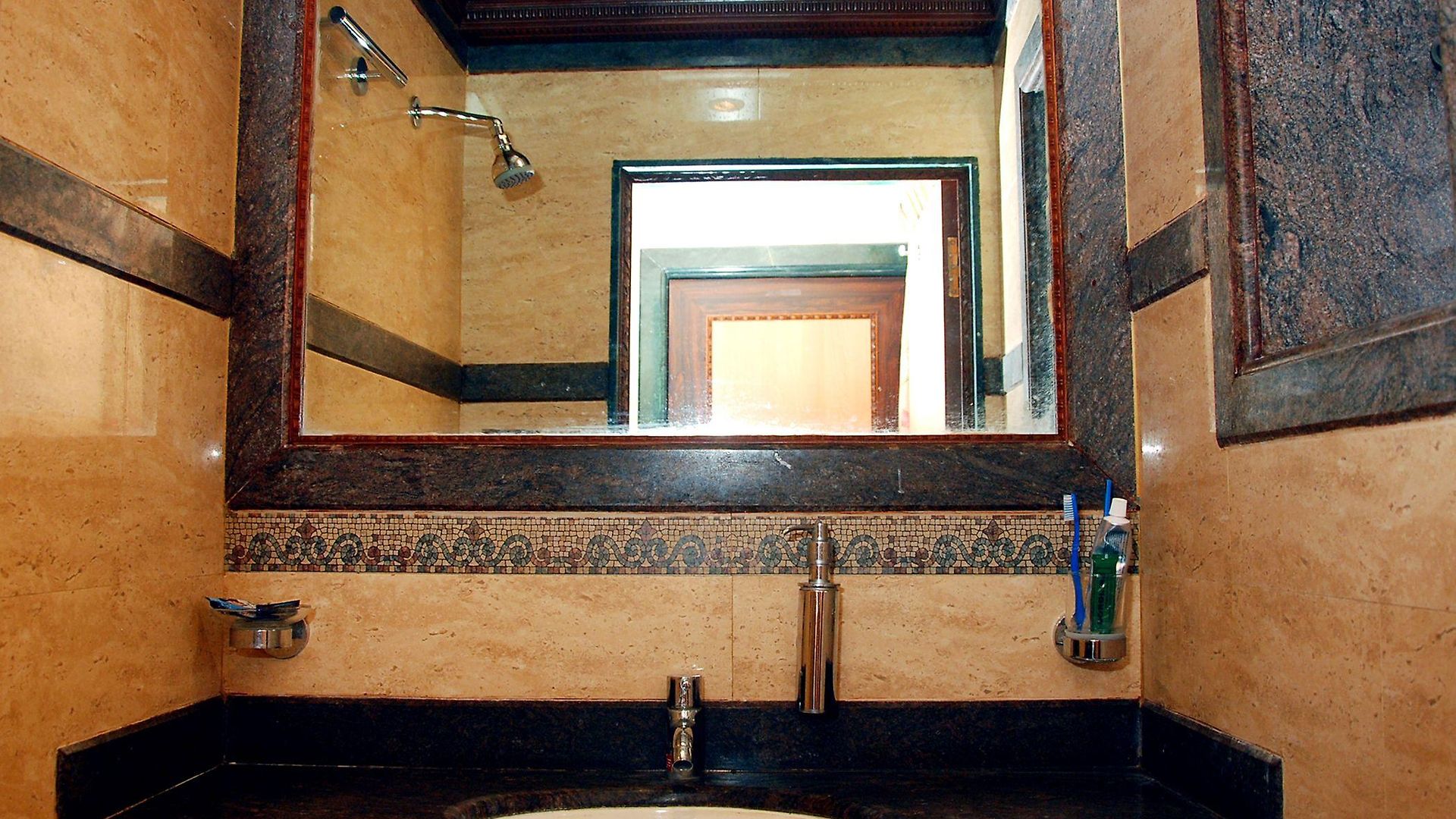 Hotel Hira 2*