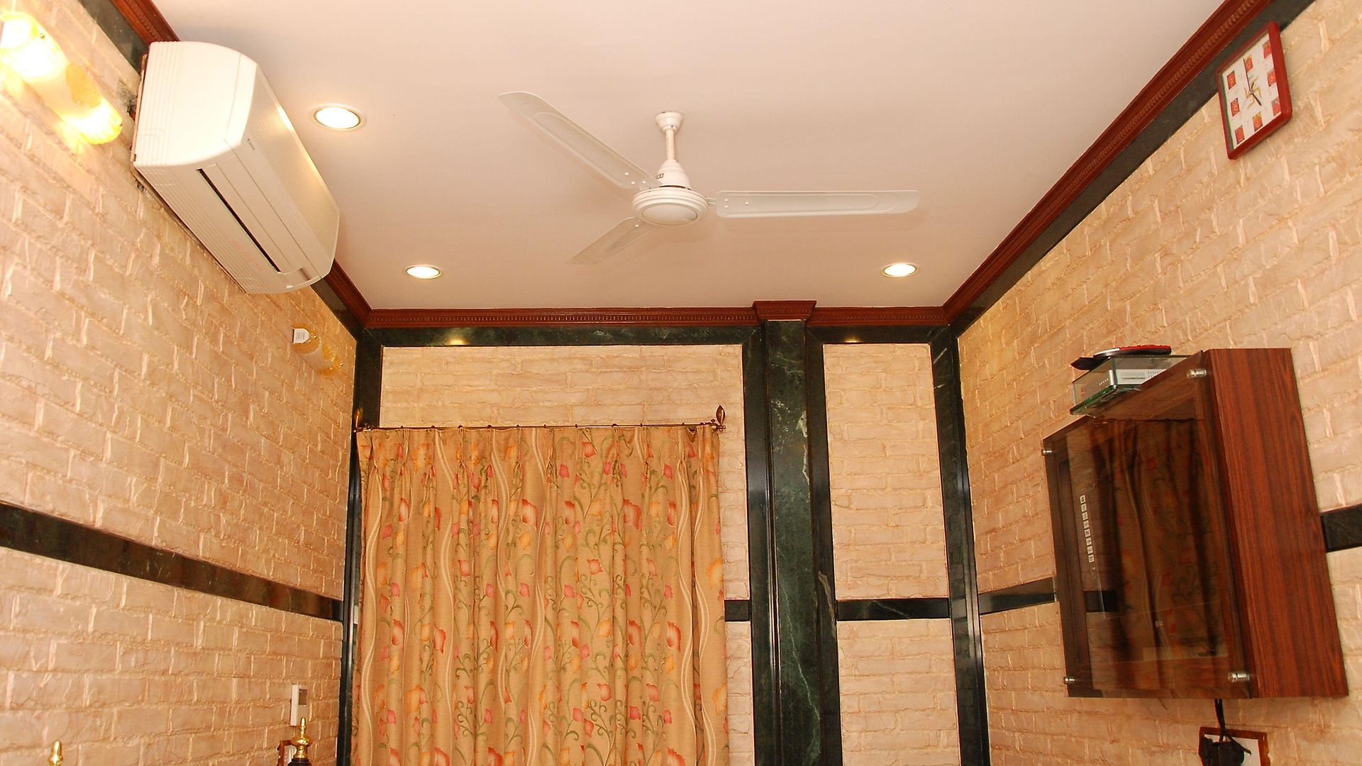 Hira 2* Mumbai
