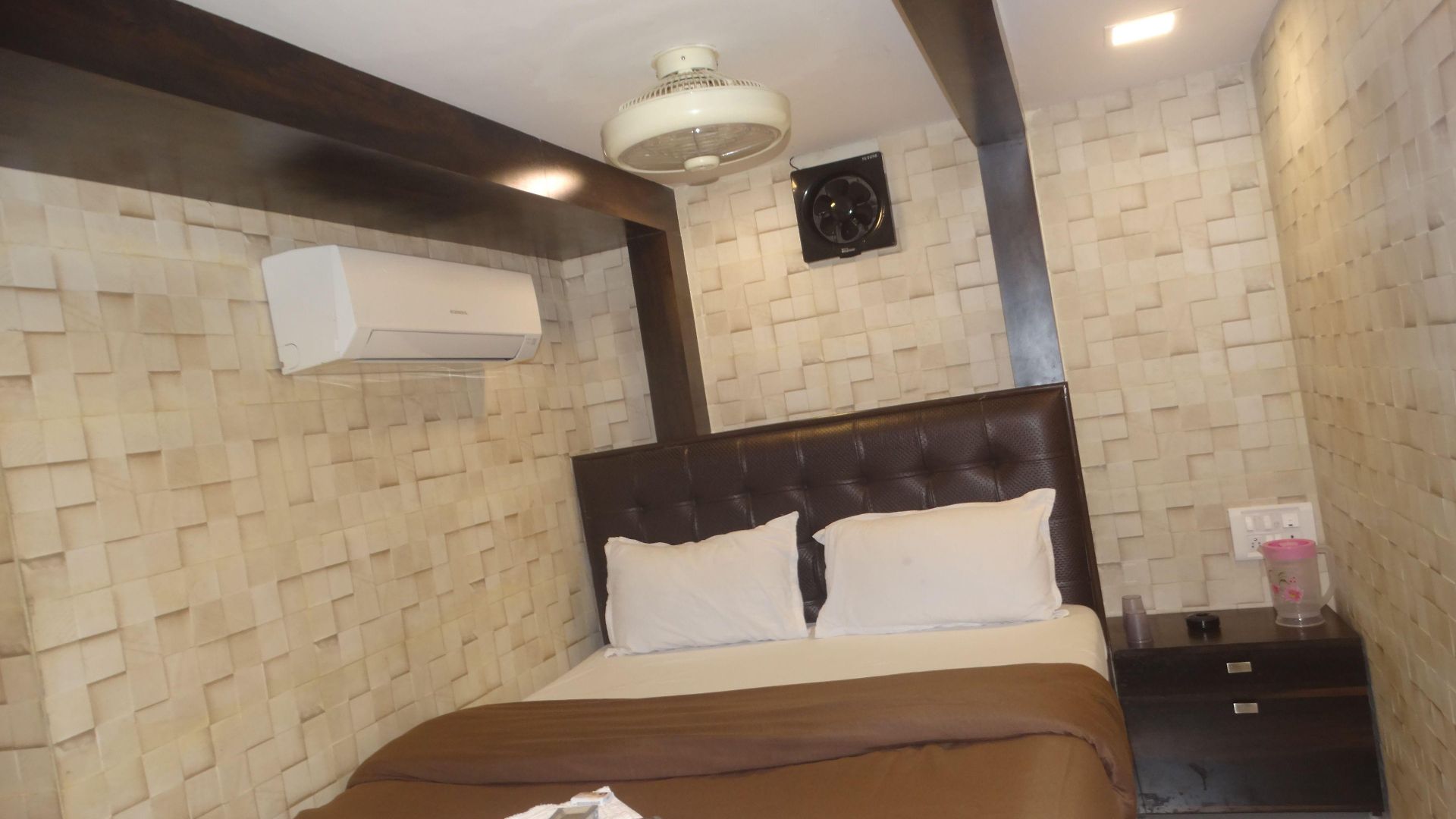 Hotel Qamar Mumbai
