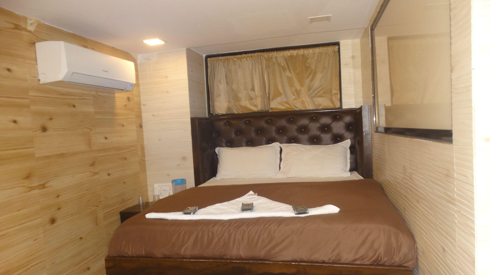 Qamar 2* Mumbai