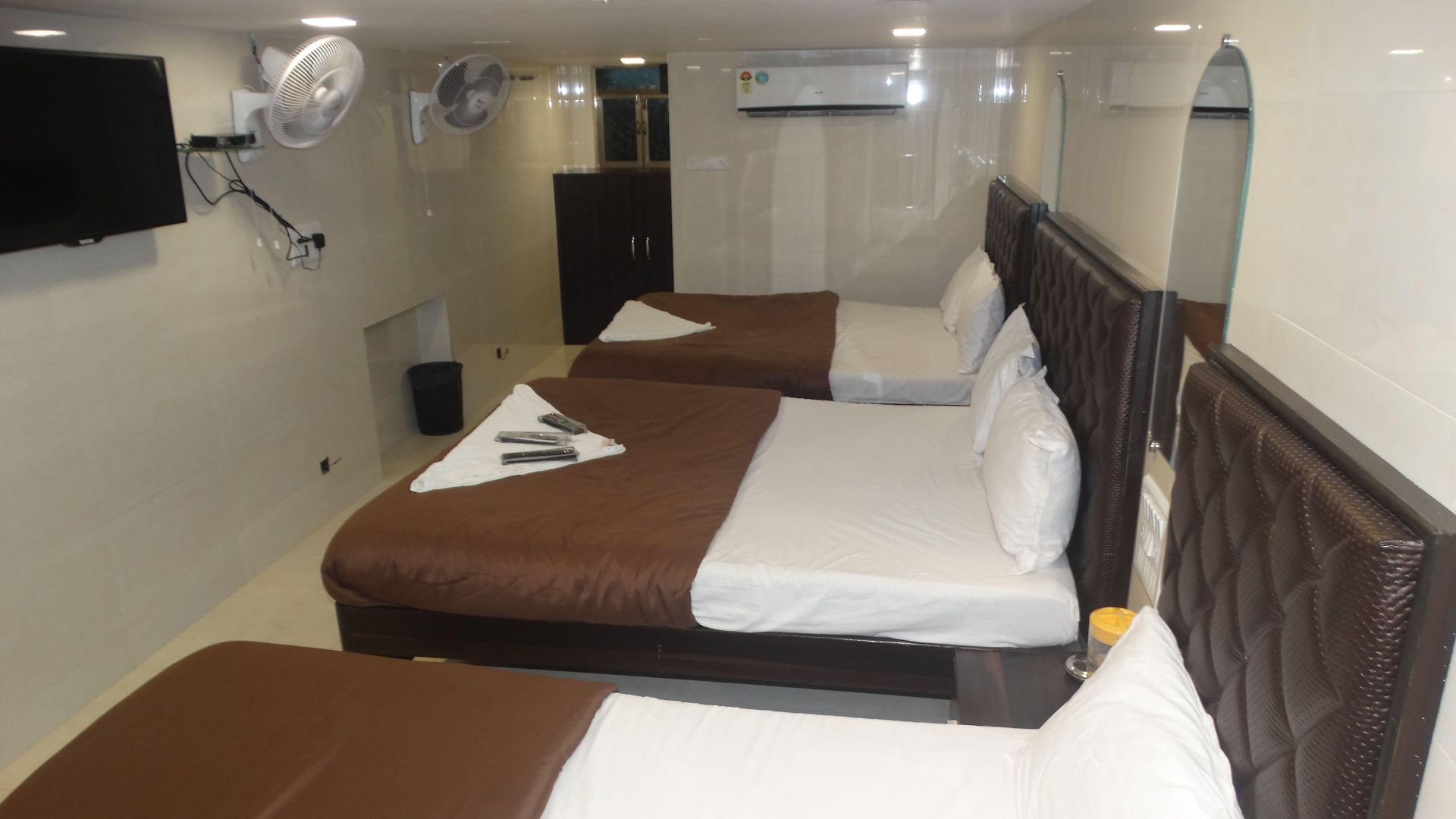 Qamar 2* Mumbai
