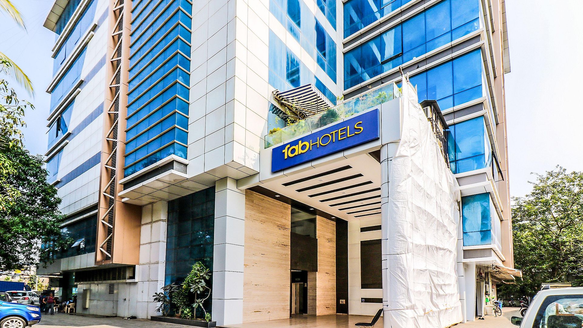 Hotel Fabhotel Aksa International