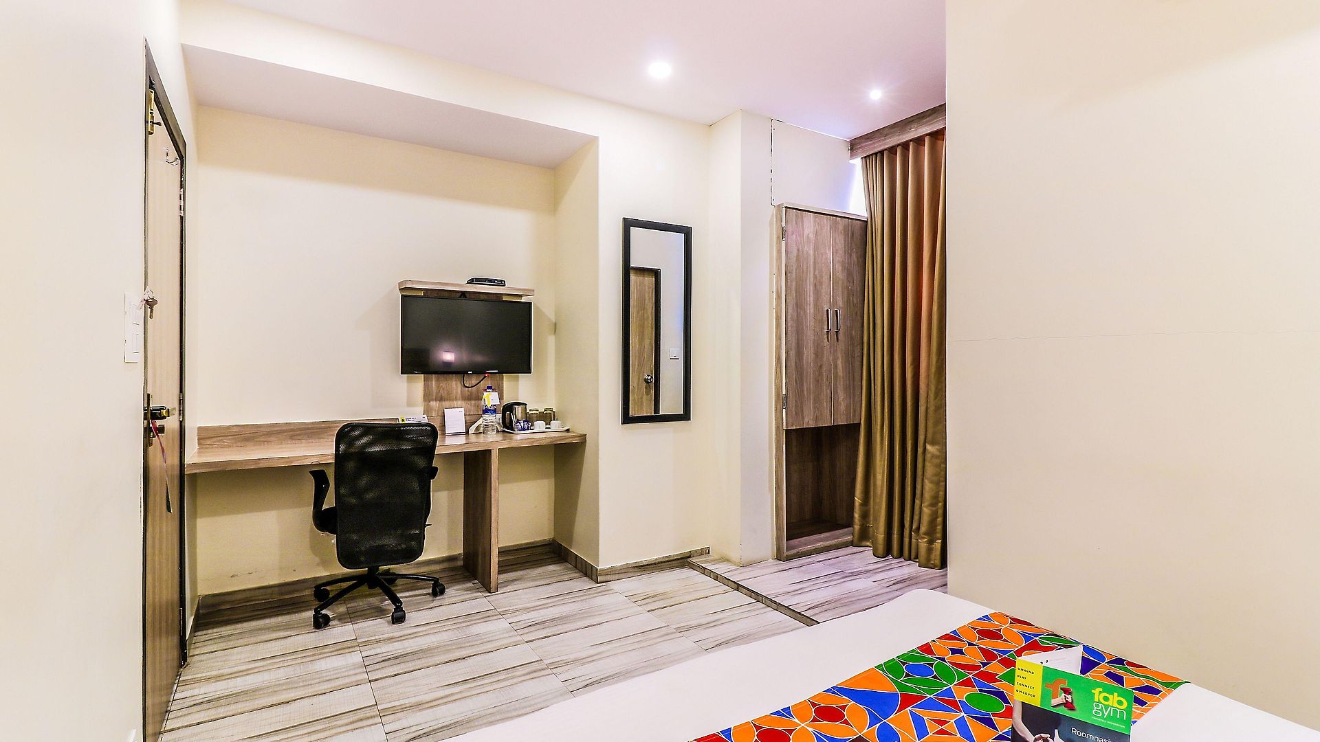 Fabhotel Aksa International Hotel
