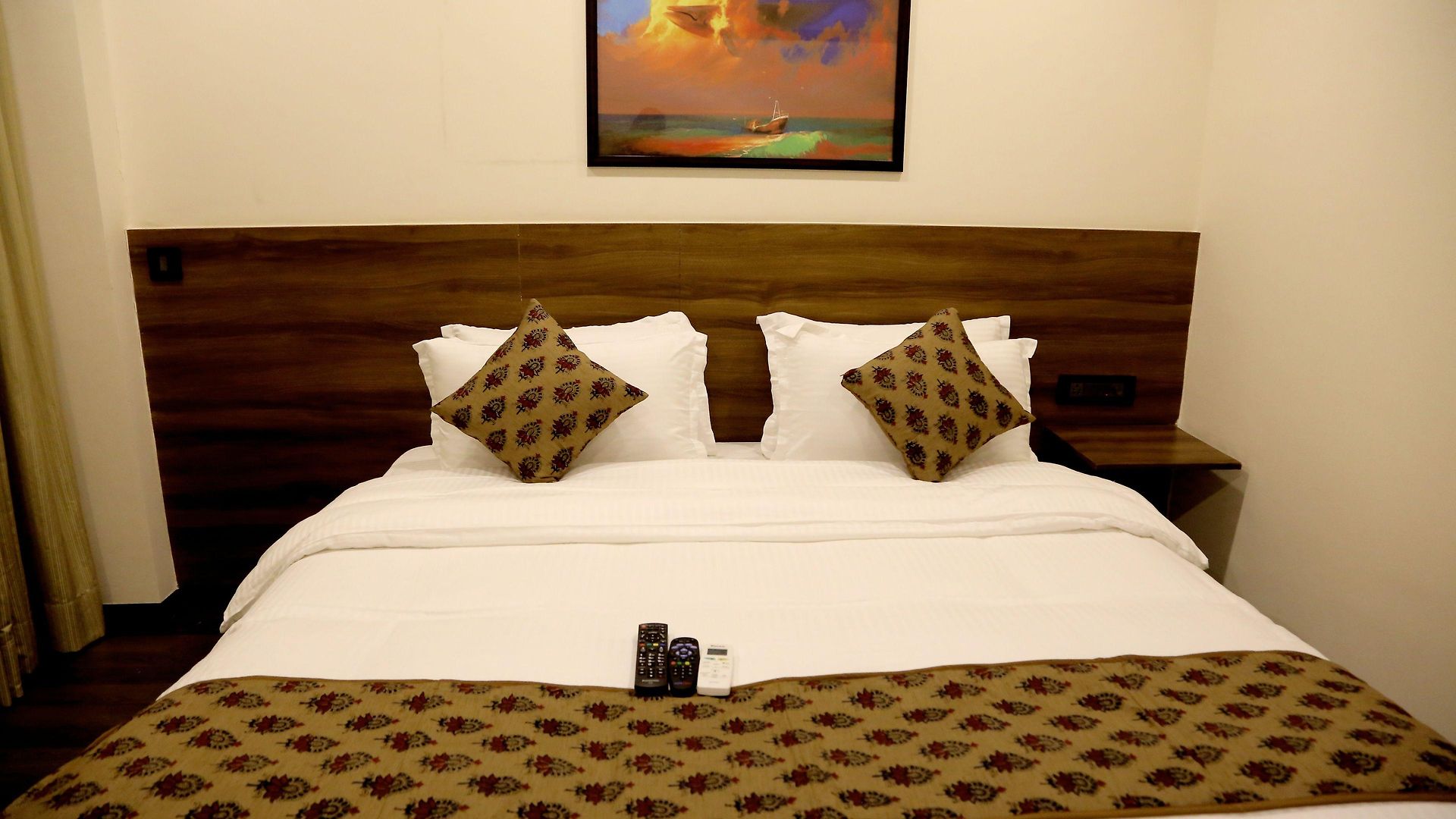 House Andheri East, Hotel 3*