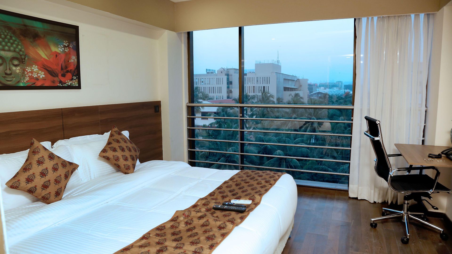 House Andheri East, Hotel Mumbai