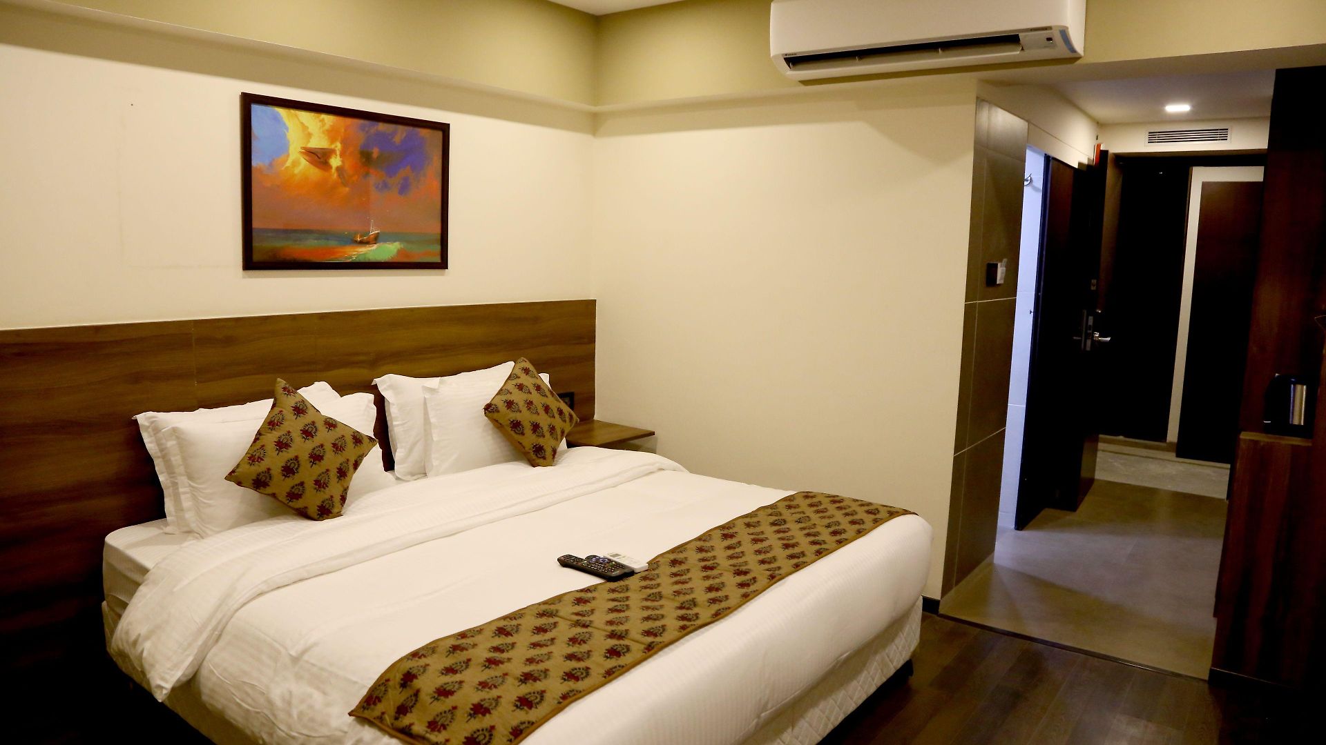 House Andheri East, Hotel Mumbai