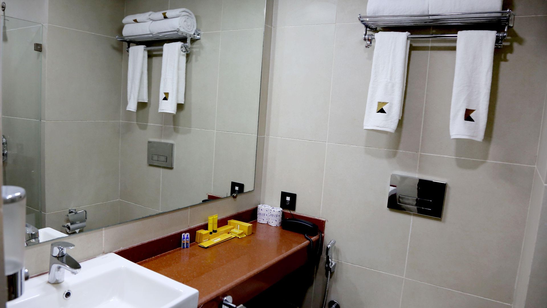 House Andheri East, Hotel 3*
