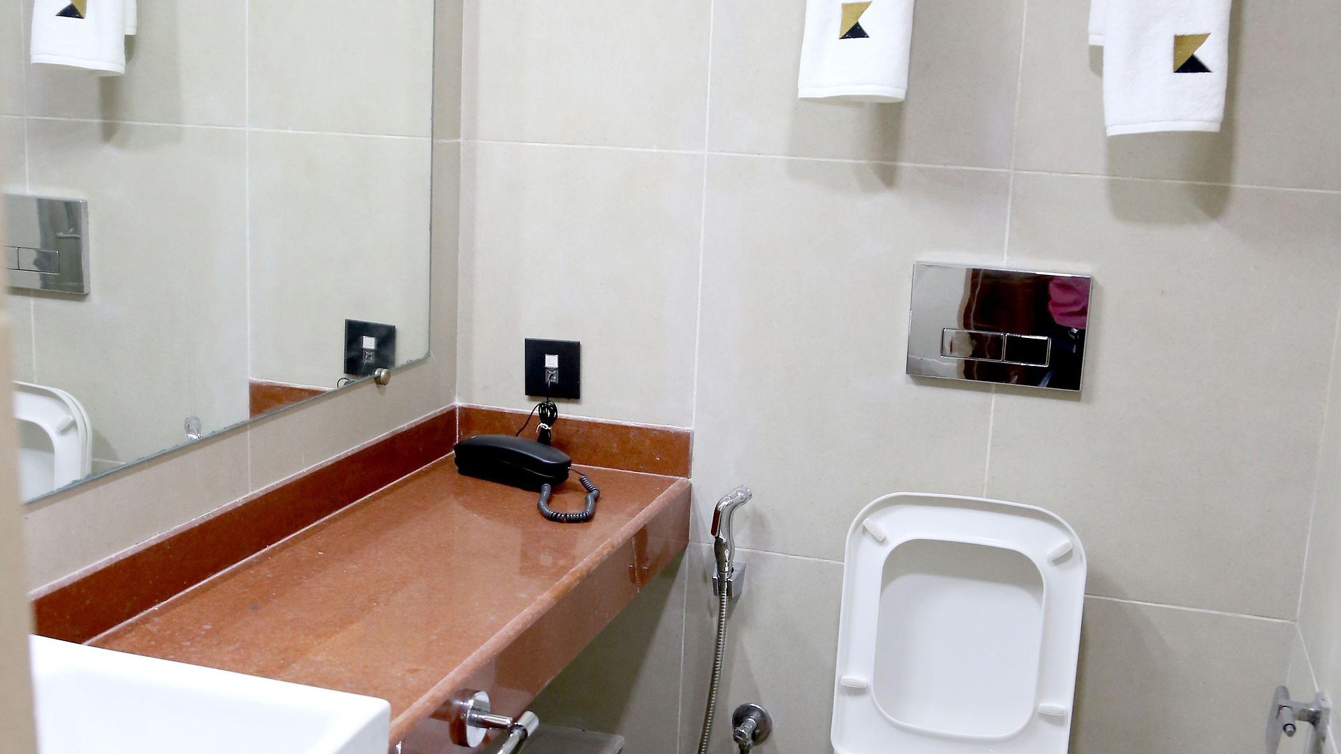 House Andheri East, Hotel 3*