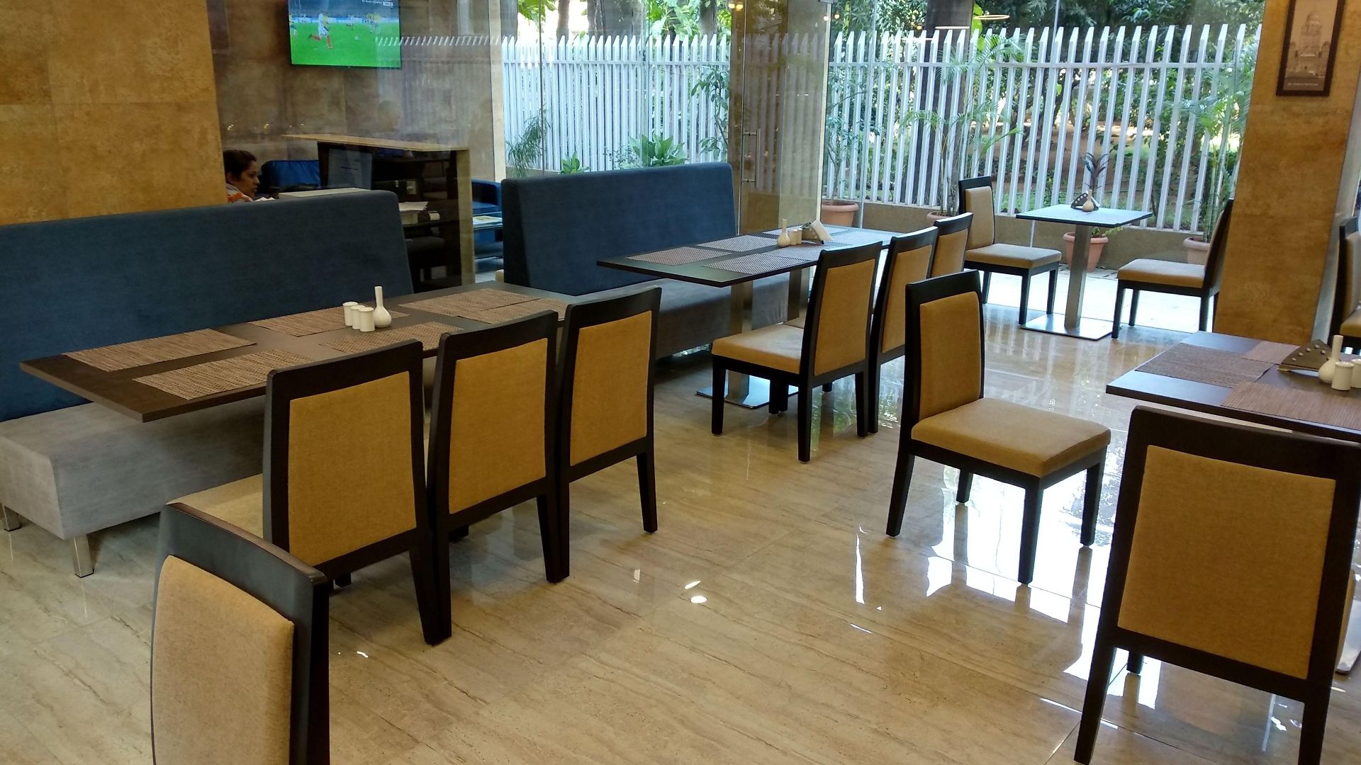 House Andheri East, Hotel