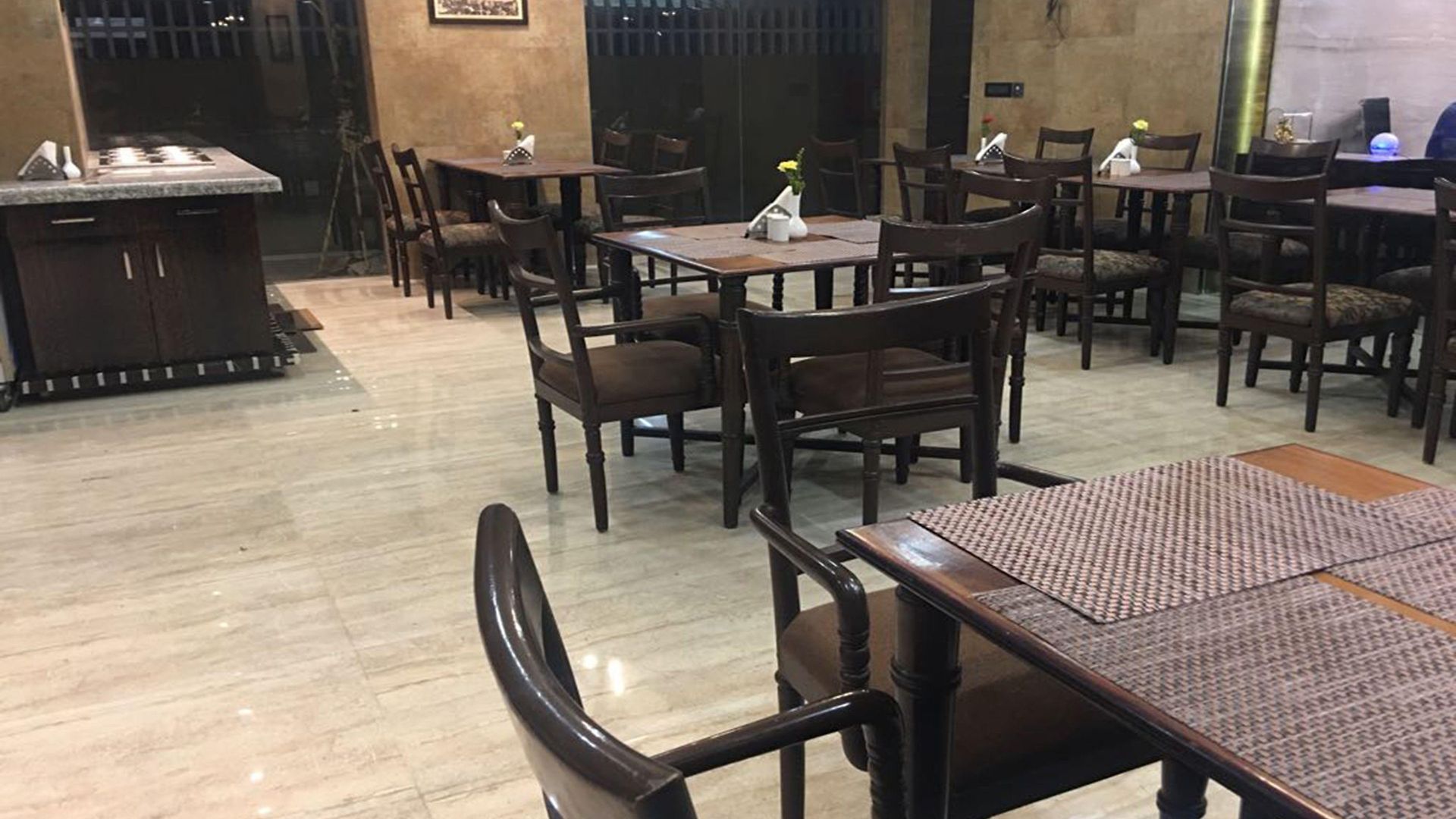 House Andheri East, Hotel Mumbai