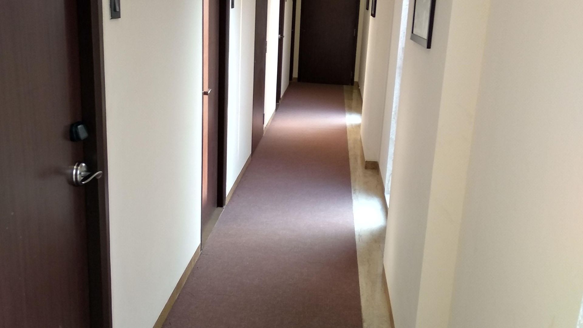 House Andheri East, Hotel