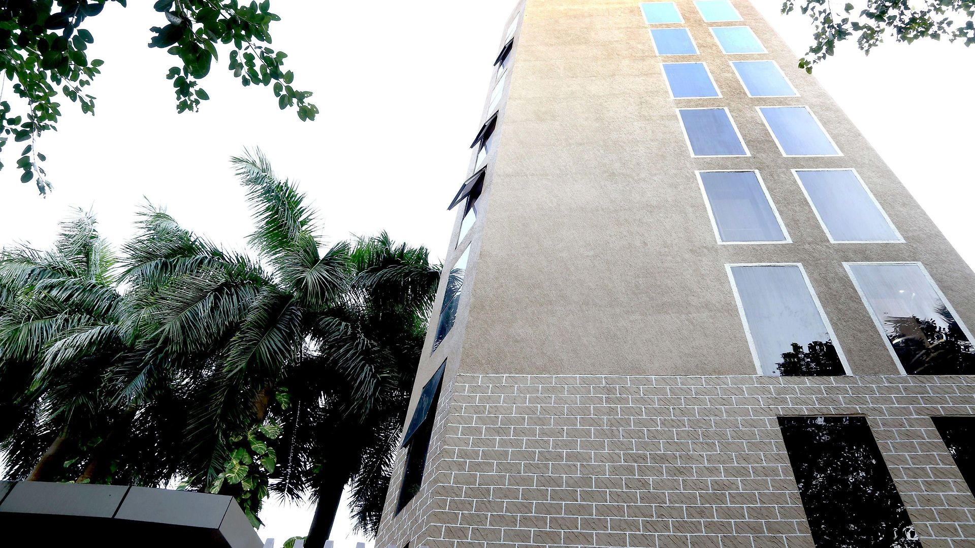 House Andheri East, Hotel