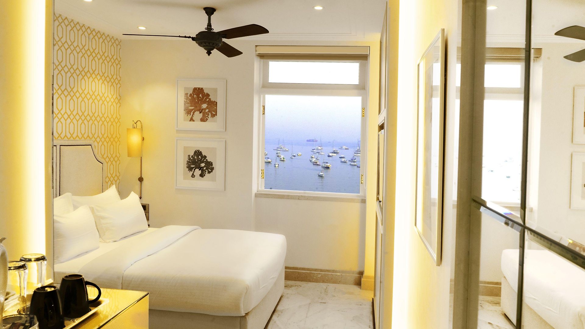Harbour View Colaba Hotel