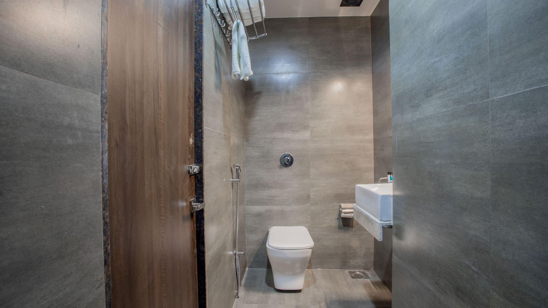 Fabhotel Admiral