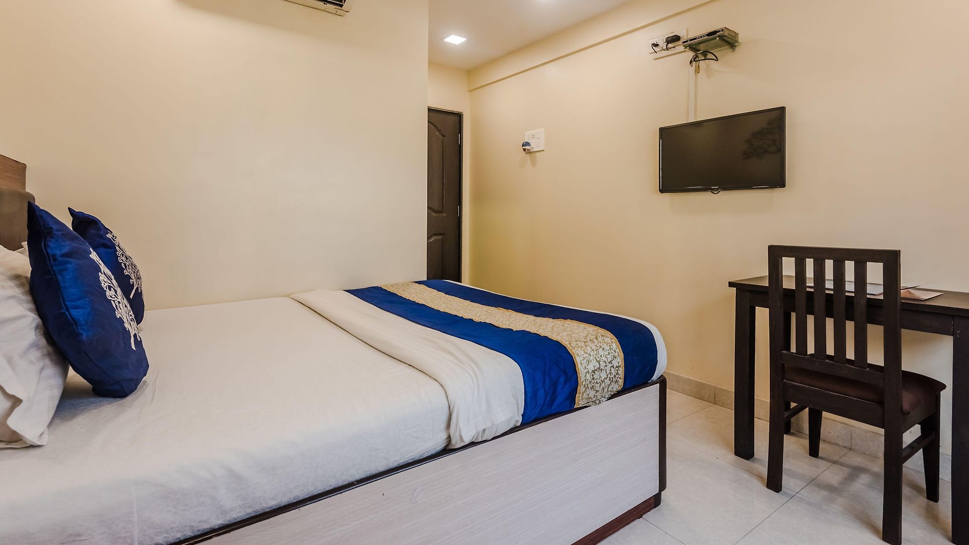 Hotel O Royal Grand Near Chhatrapati Shivaji International Airport 3*