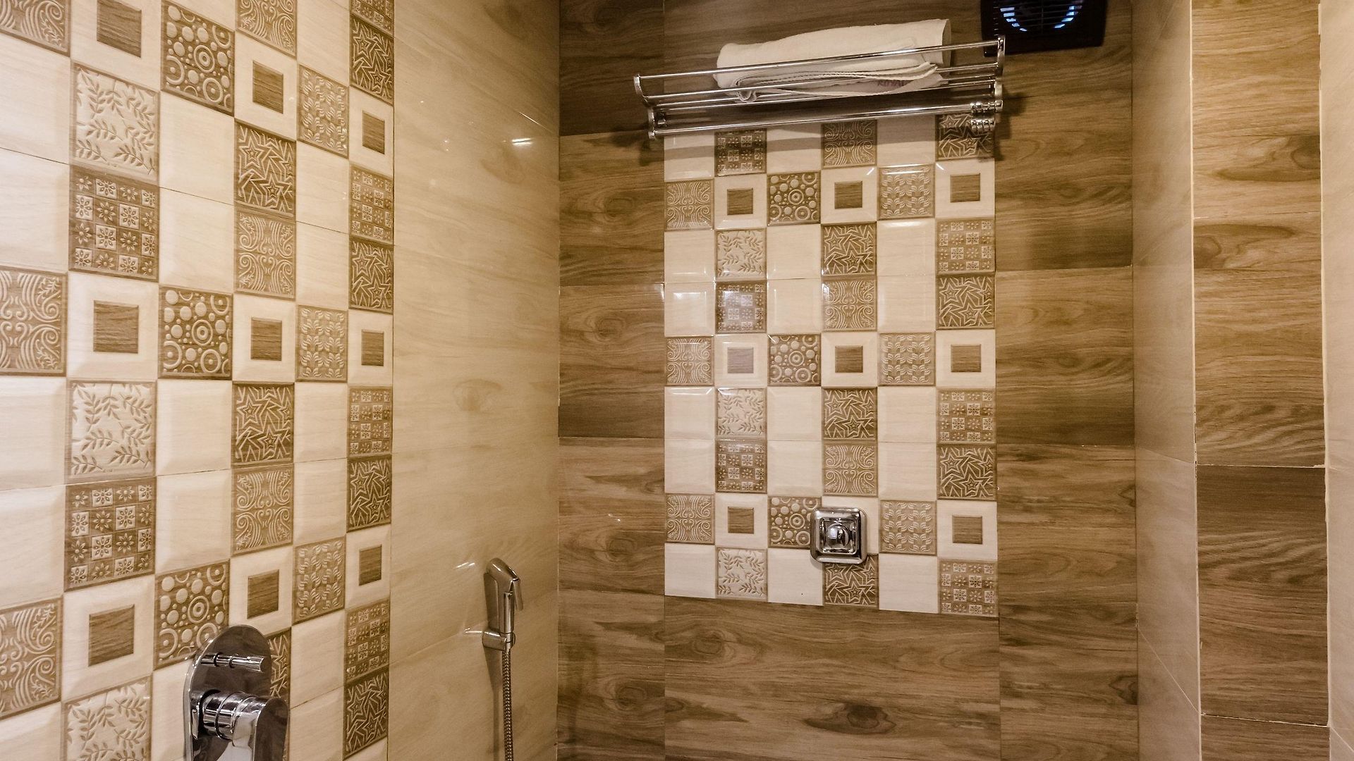 Hotel O Royal Grand Near Chhatrapati Shivaji International Airport 3*