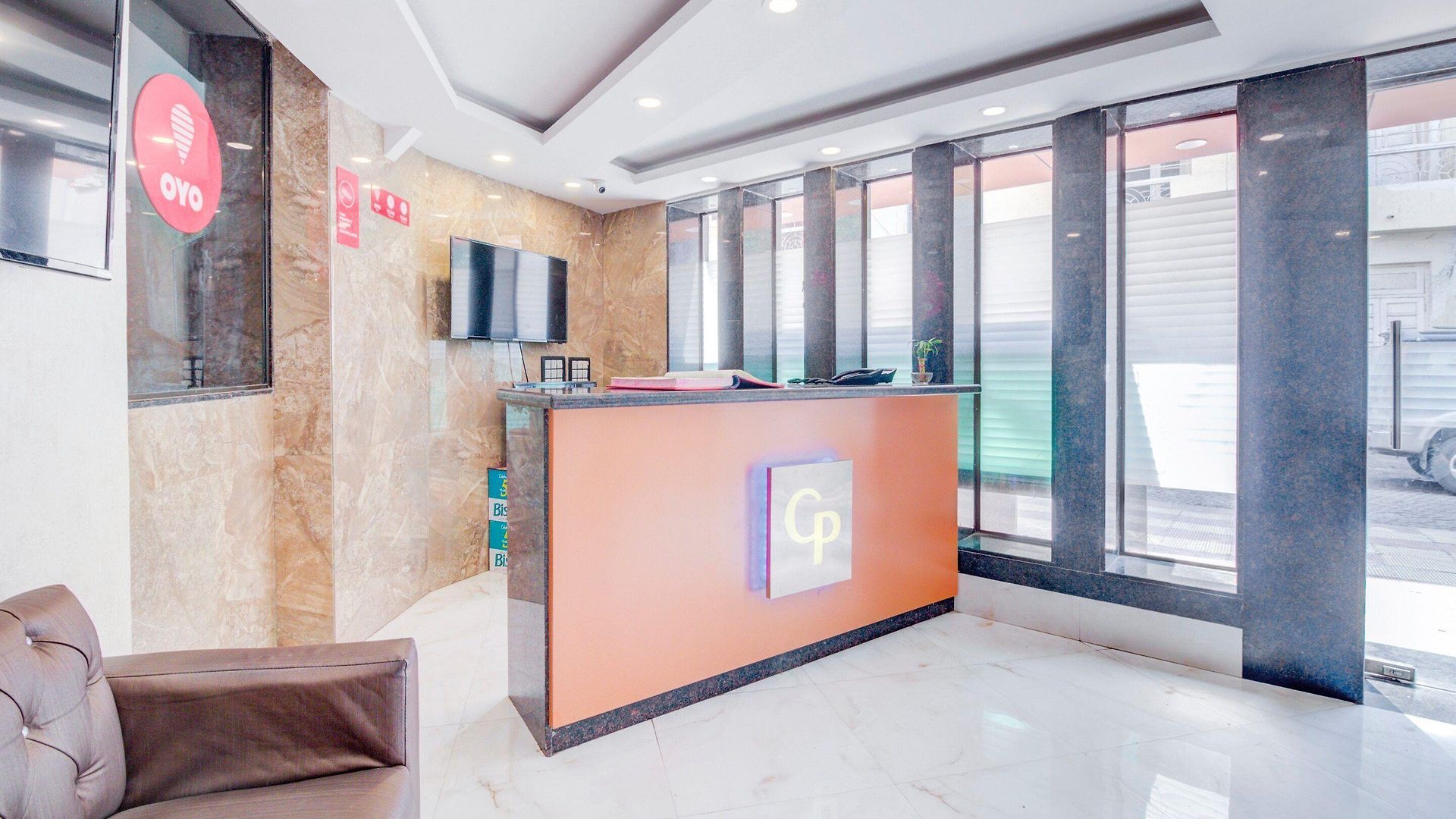 Hotel Oyo 9748 Girgaon Palace 3*