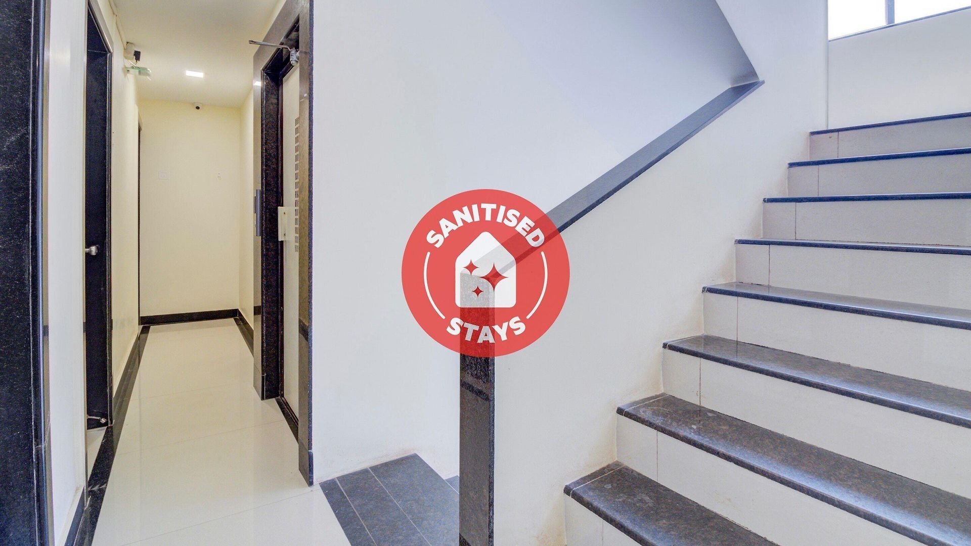 Hotel Oyo 9748 Girgaon Palace 3*