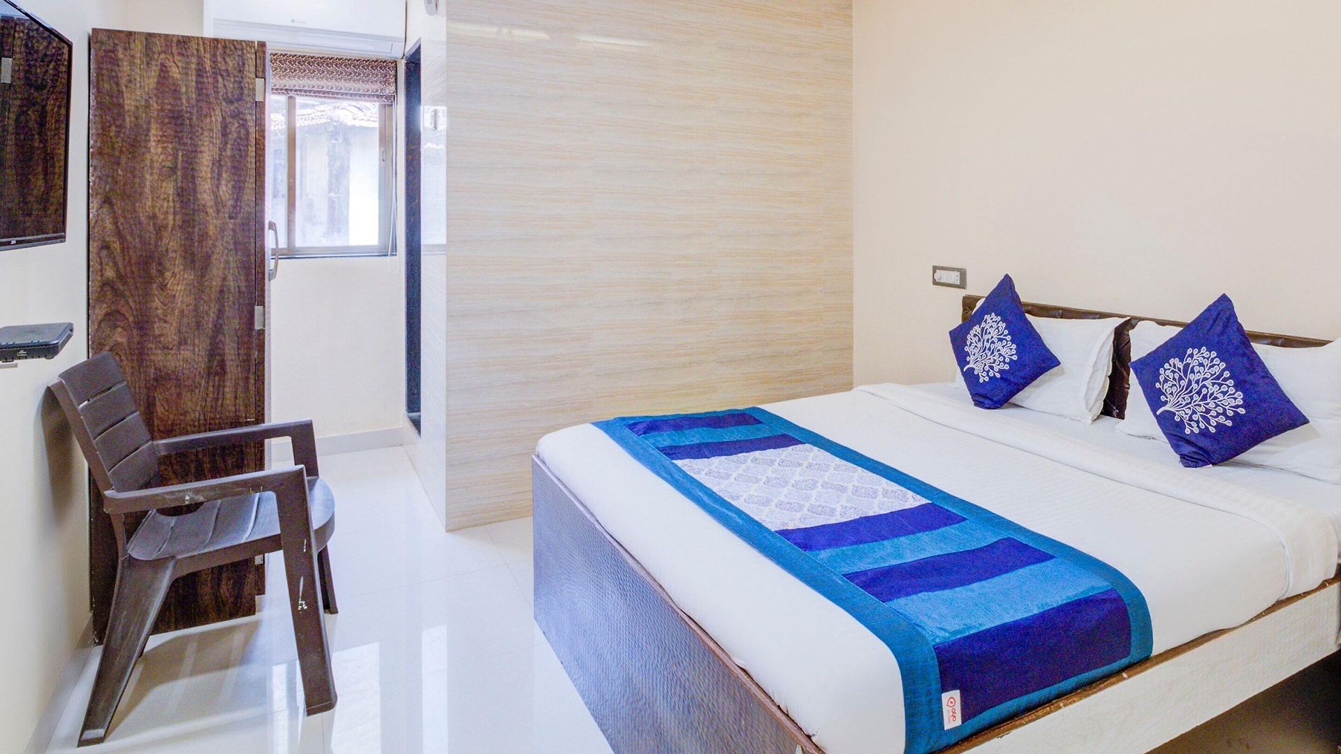 Oyo 9748 Girgaon Palace