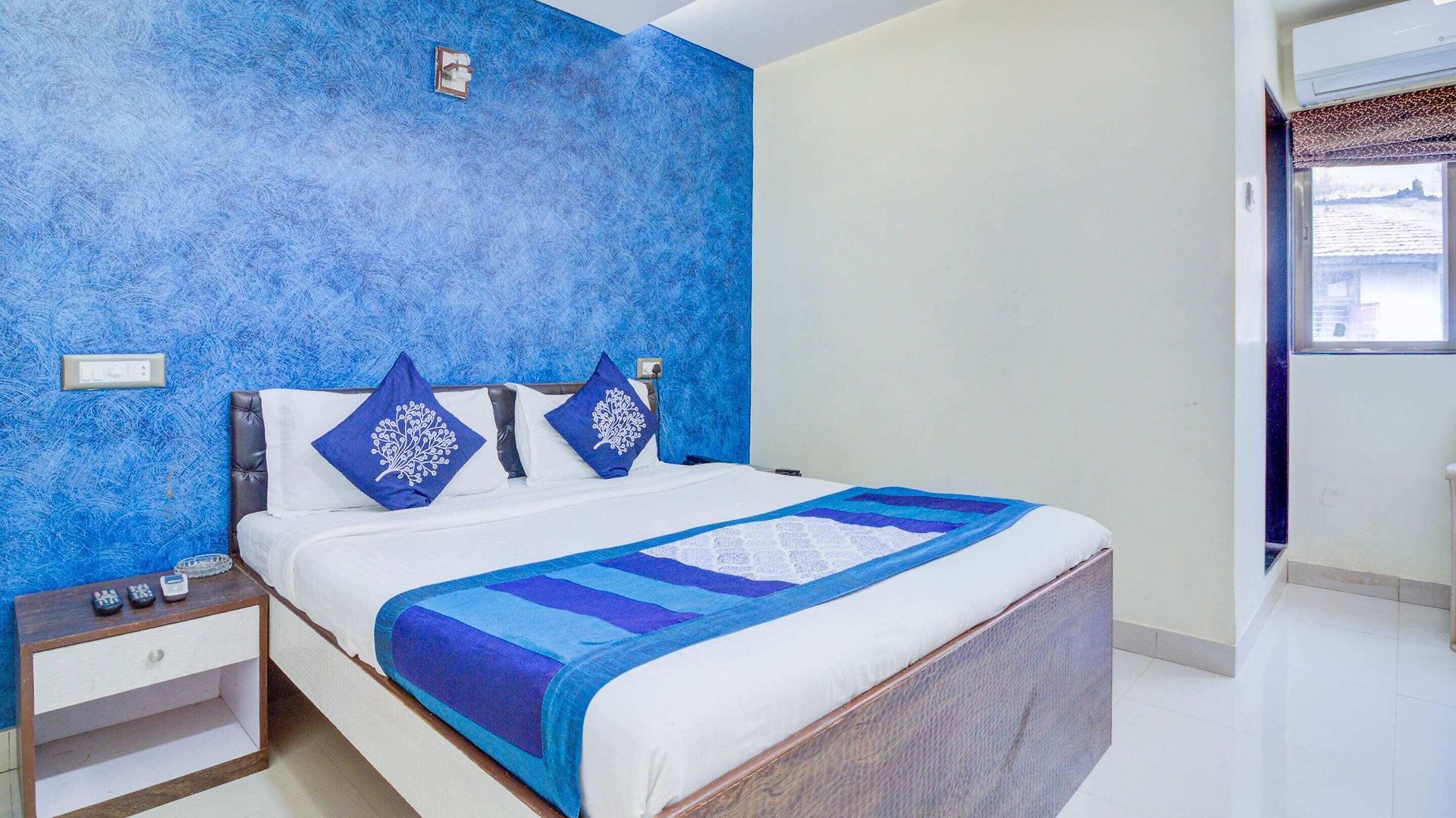 Oyo 9748 Girgaon Palace Mumbai