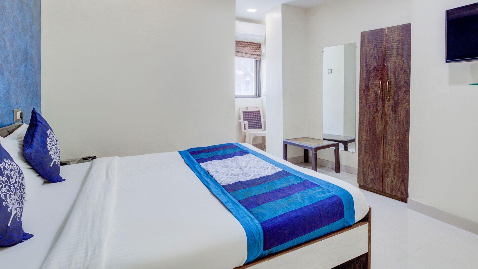 Hotel Oyo 9748 Girgaon Palace
