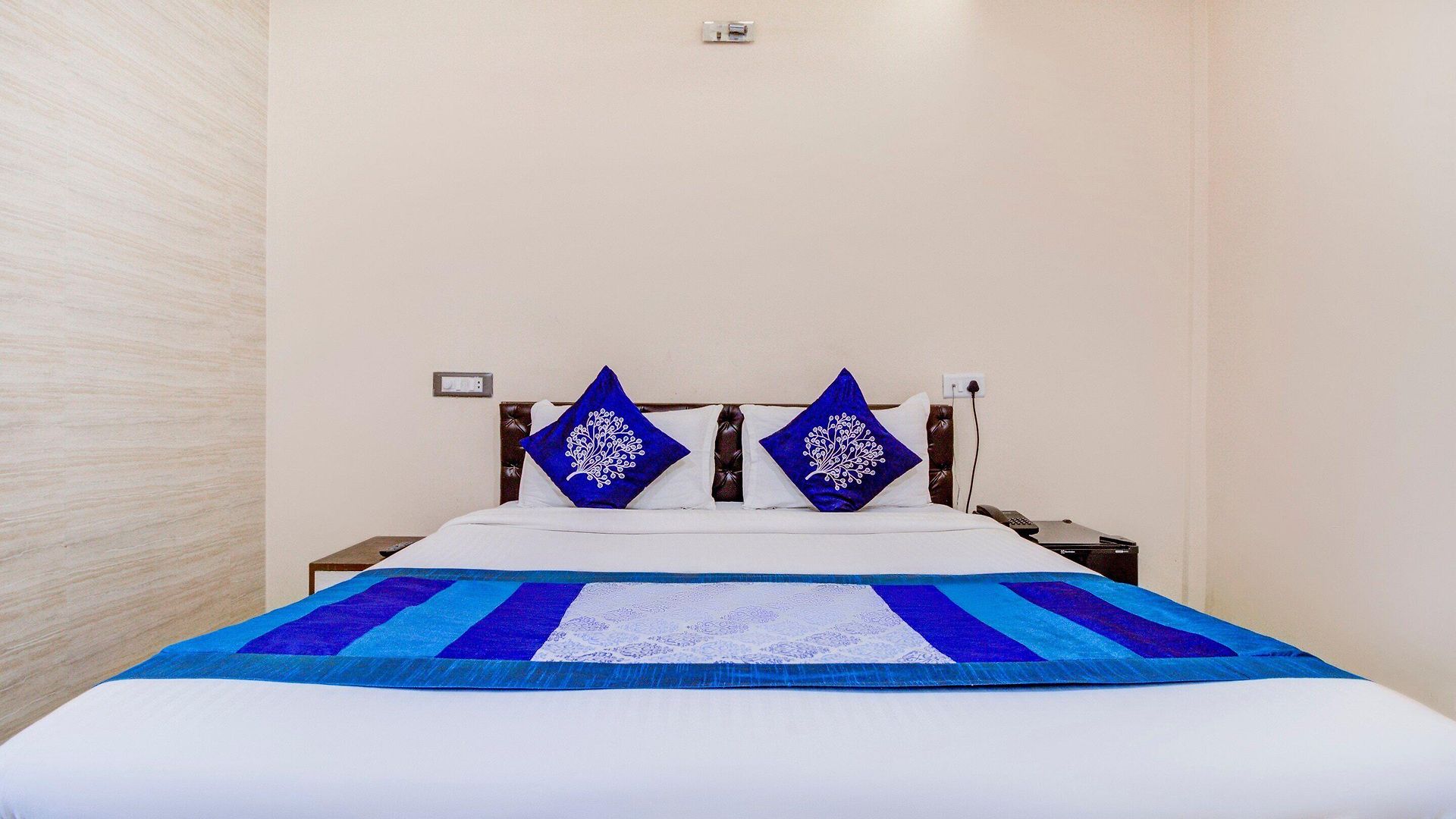 Oyo 9748 Girgaon Palace