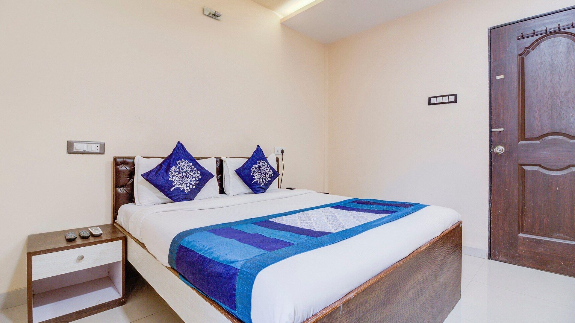 Oyo 9748 Girgaon Palace Hotel 3*
