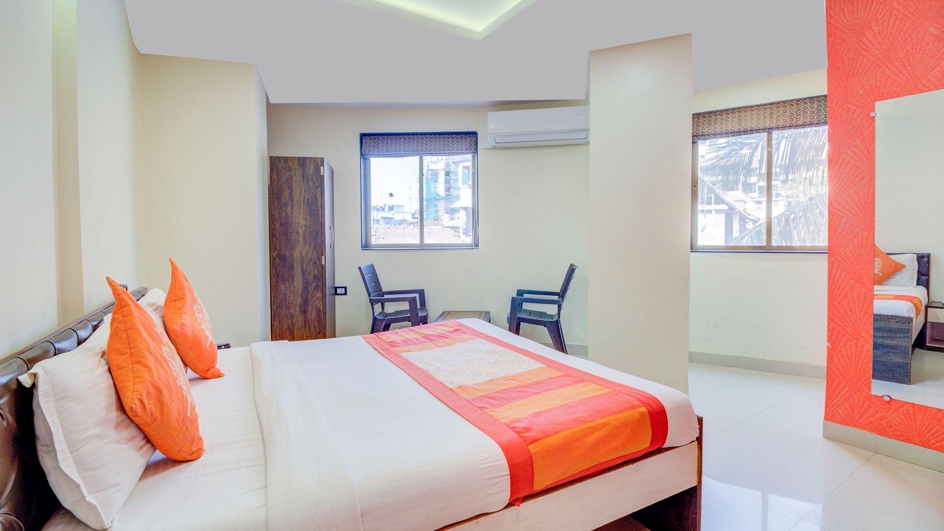 Oyo 9748 Girgaon Palace Hotel 3*