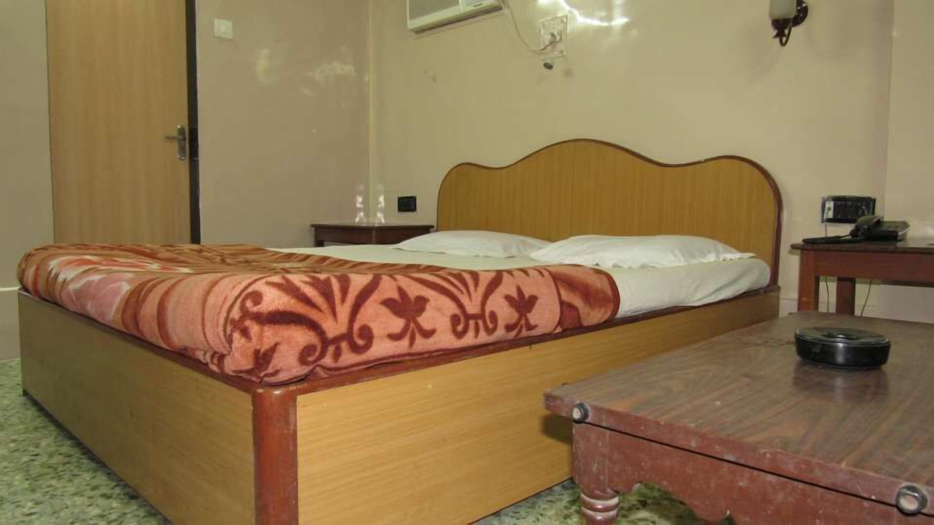 Hotel Super O Rajdoot Near Phoenix Palladium