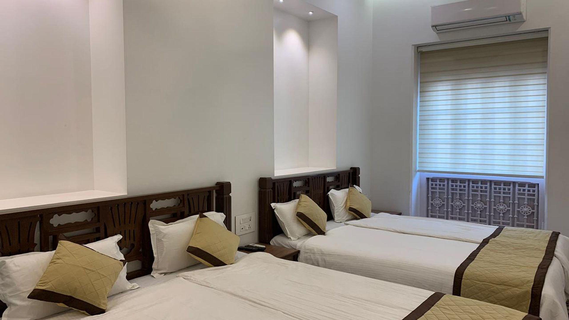 Carlton - Behind Taj Mahal Palace Colaba Hotel Mumbai