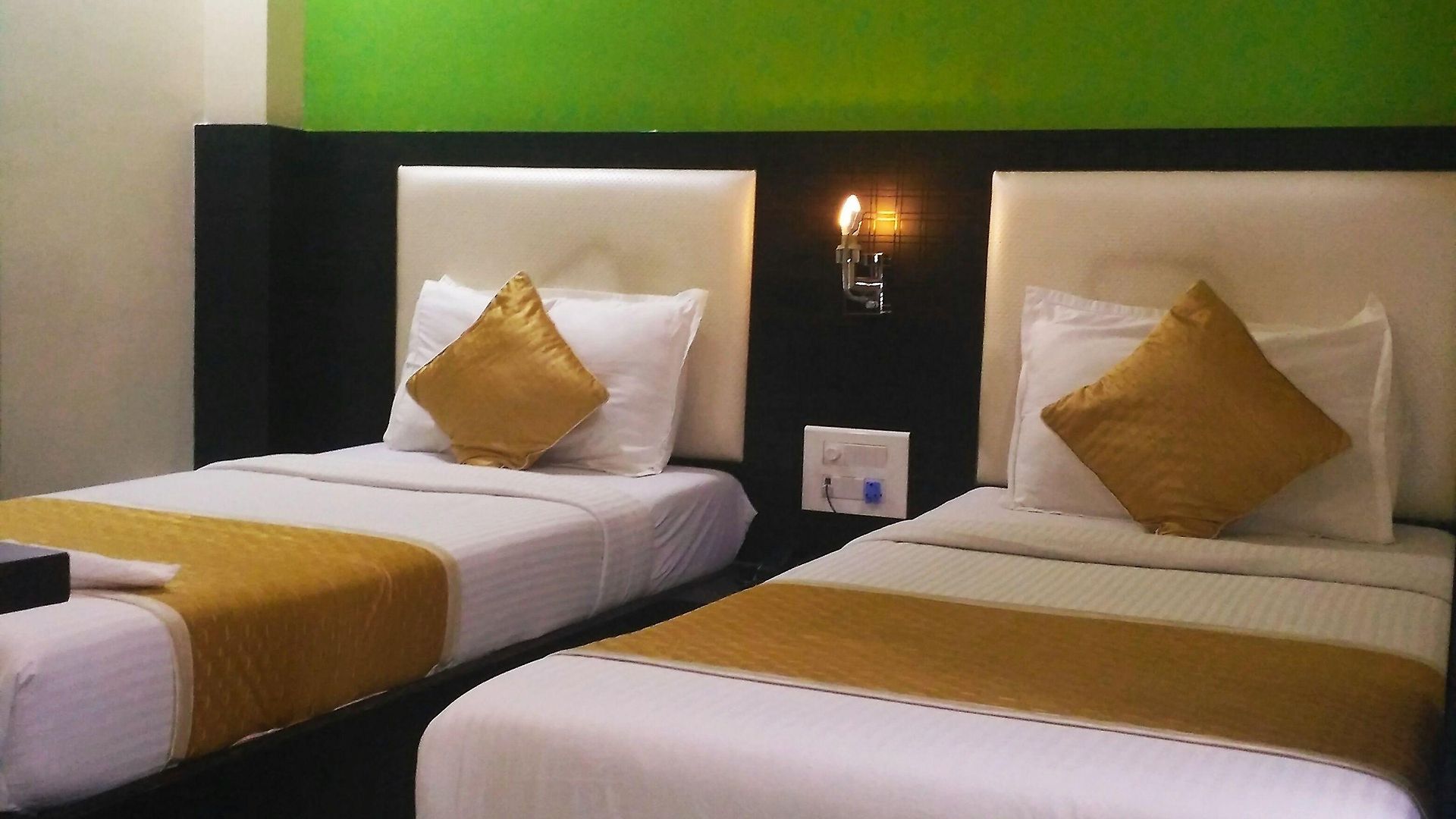 Avenue Hotel