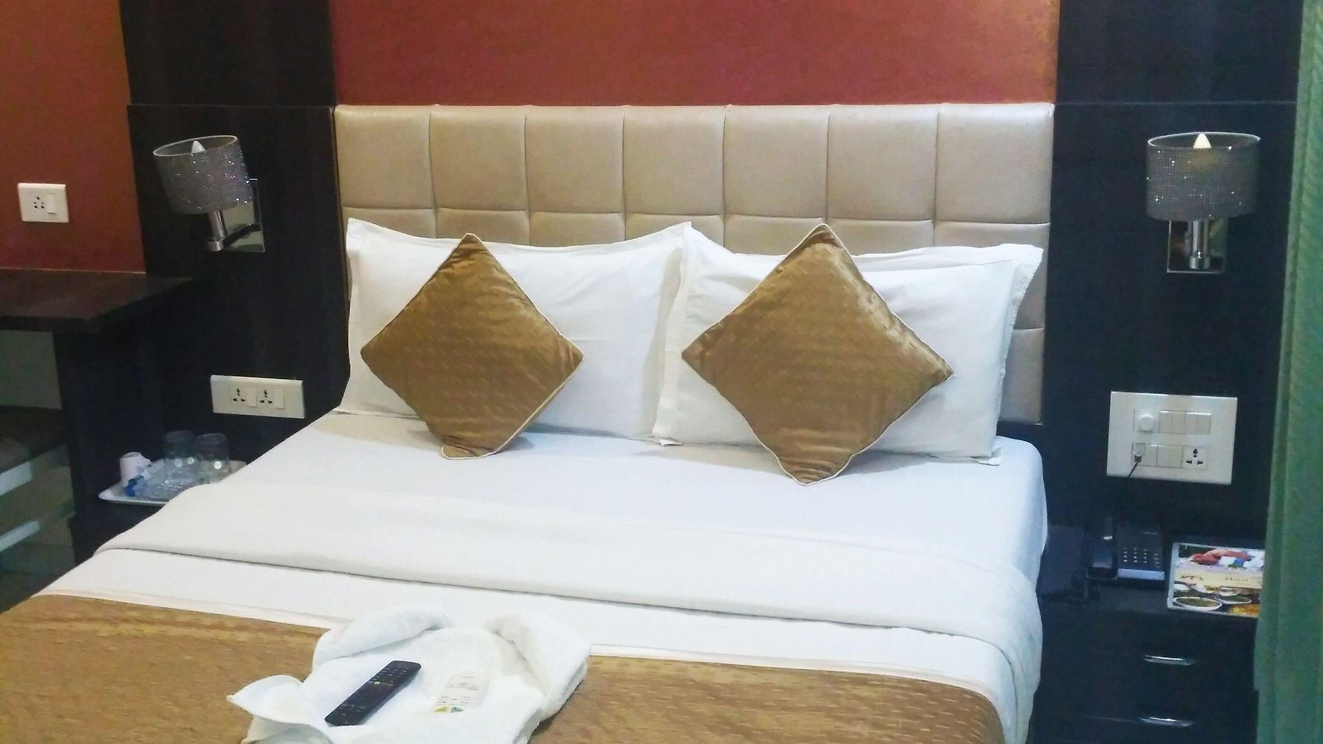 Avenue Hotel