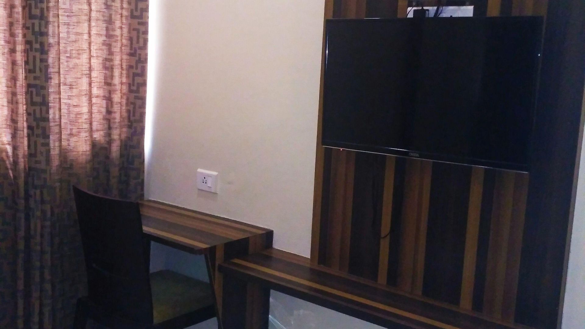 Hotel Avenue 2*