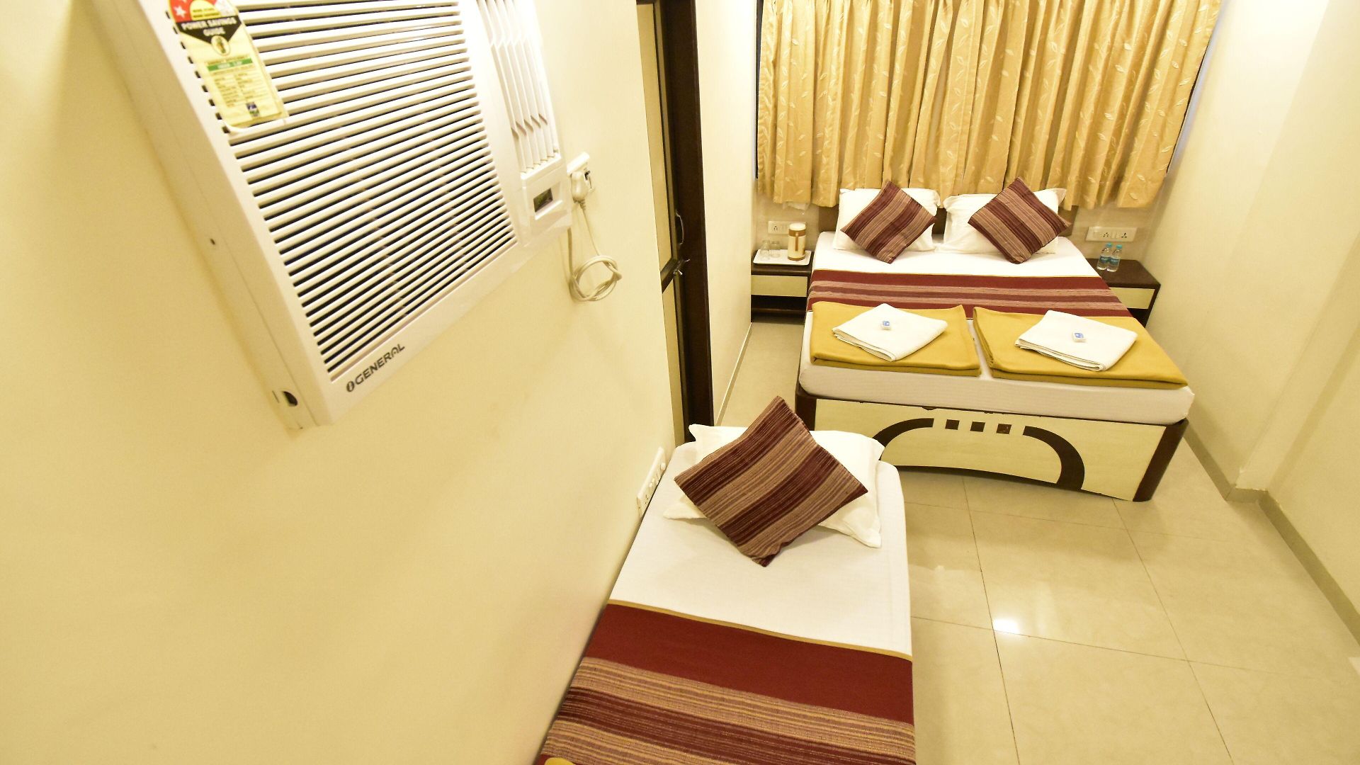 Kalpana Palace, 2*