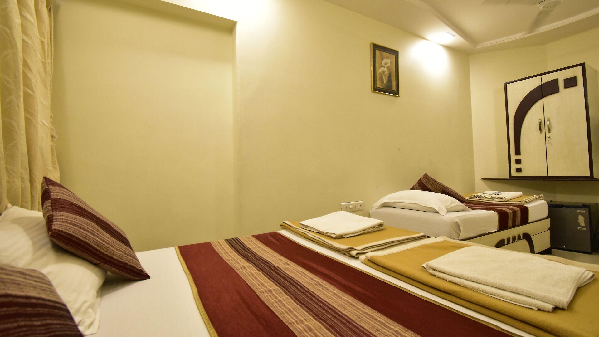 Kalpana Palace, 2*