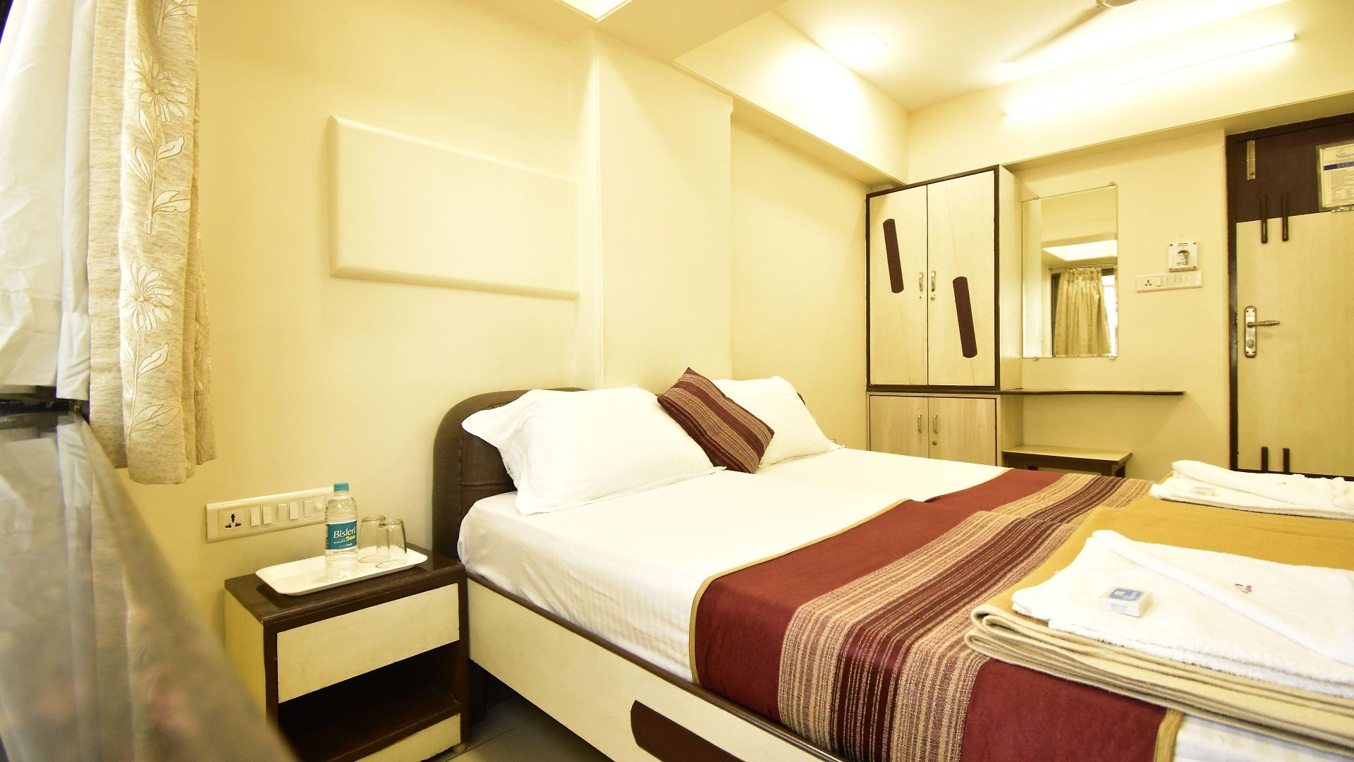 Kalpana Palace, 2*