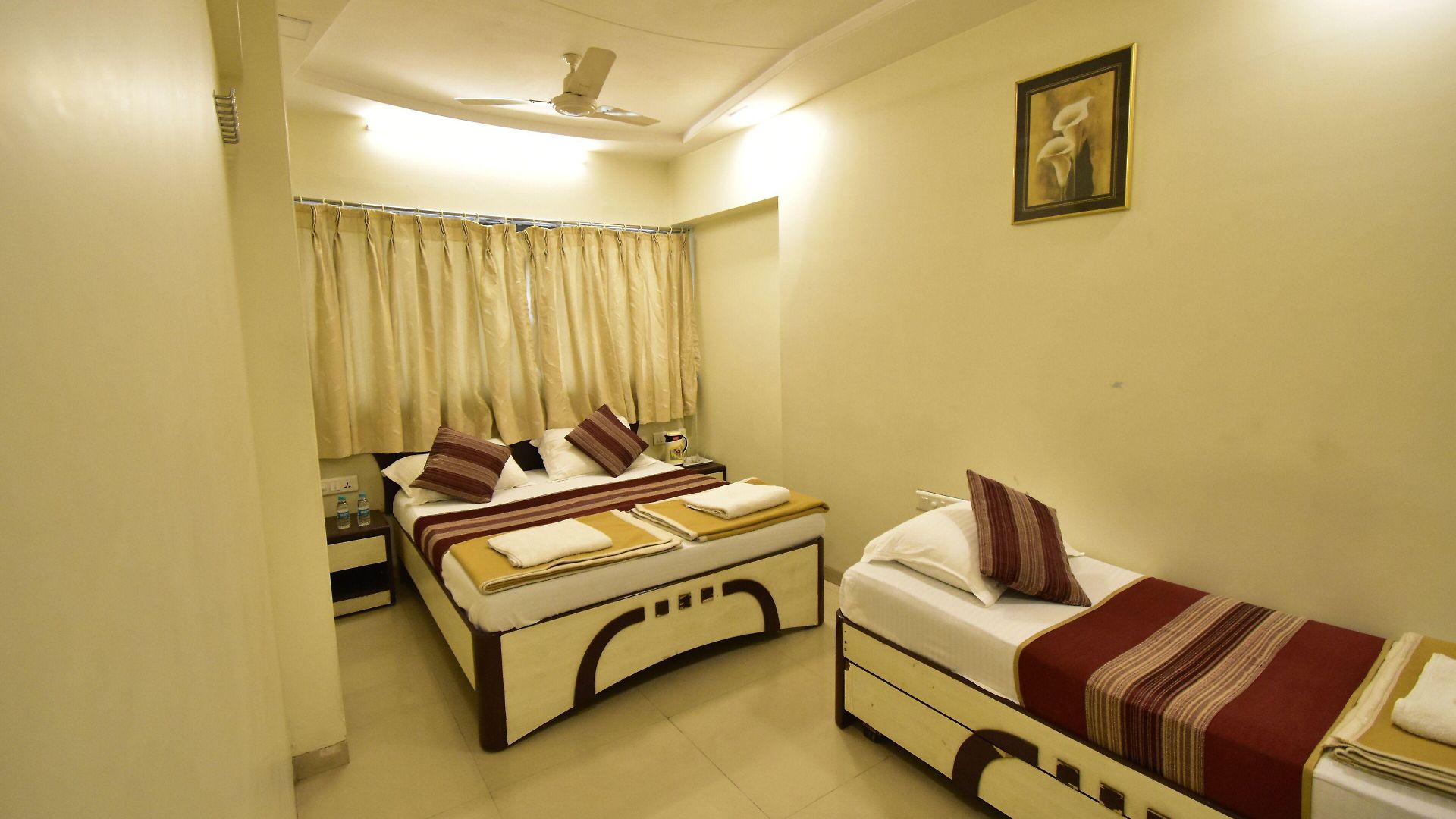 Kalpana Palace, Hotel