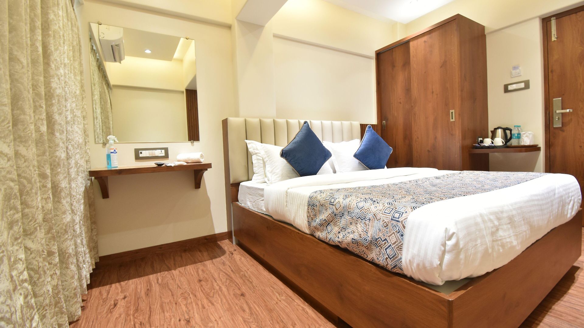Kalpana Palace, Hotel