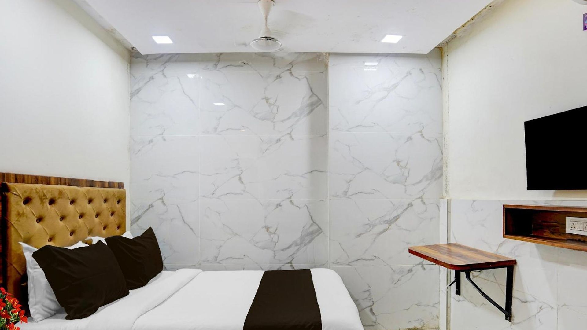 Hotel O Beverly Plaza Kurla 3*