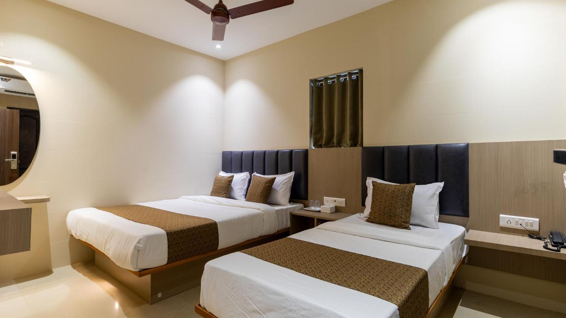 Hotel Metroplex Near Bkc Mumbai