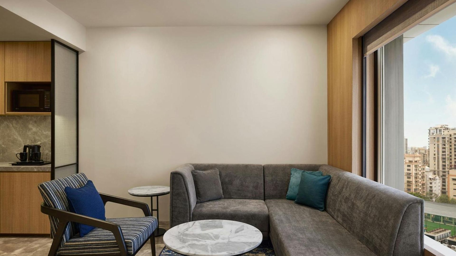 Fairfield By Marriott Andheri West Hotel
