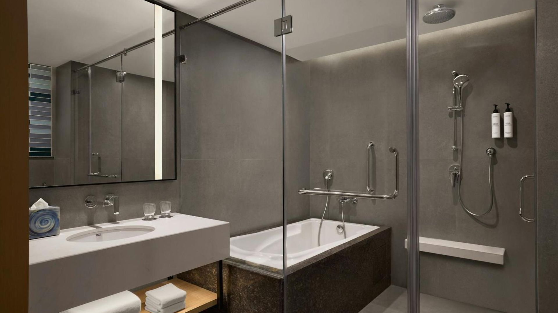 Fairfield By Marriott Andheri West Hotel 4*