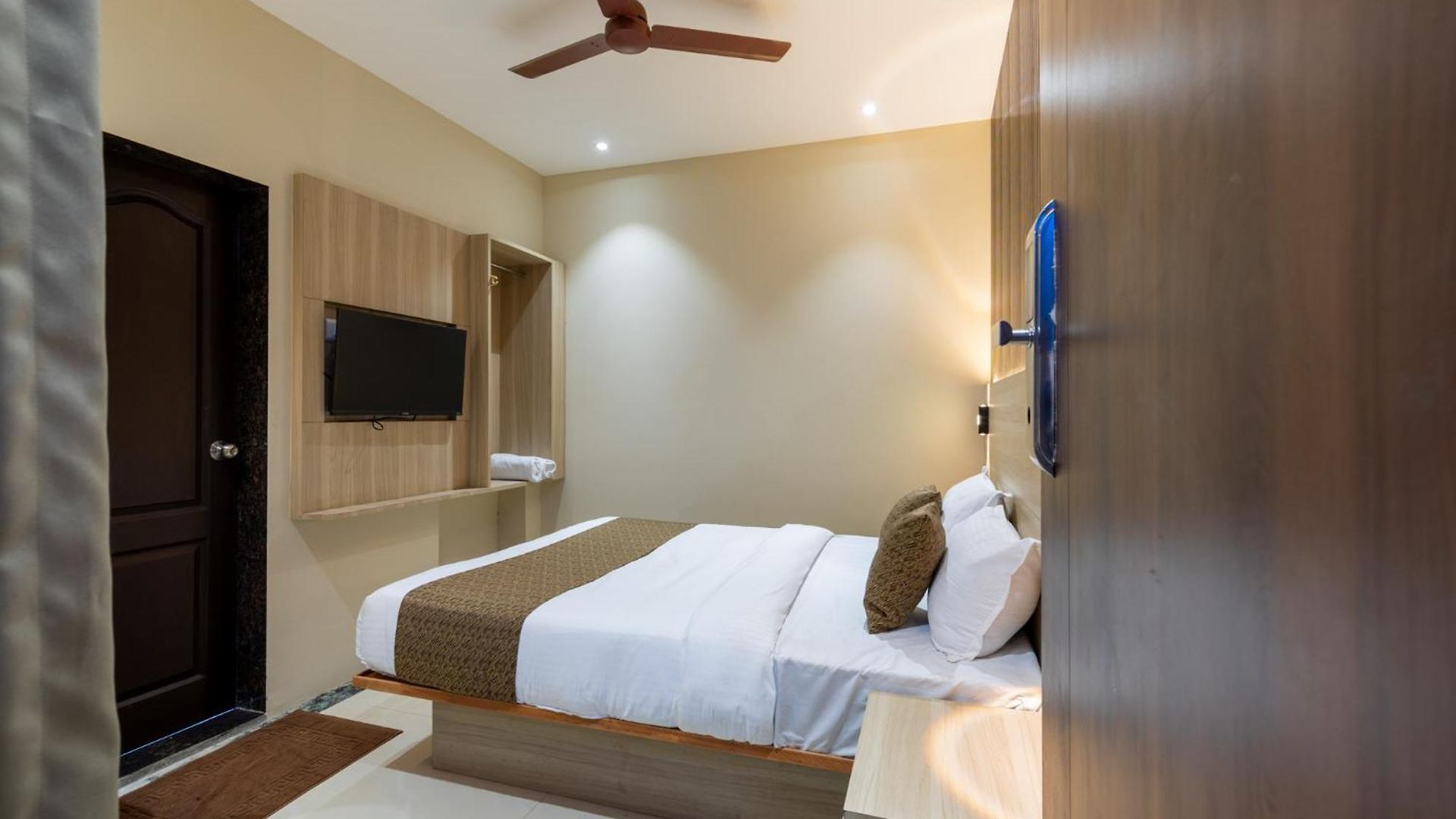 Hotel Metroplex Near Bkc Mumbai