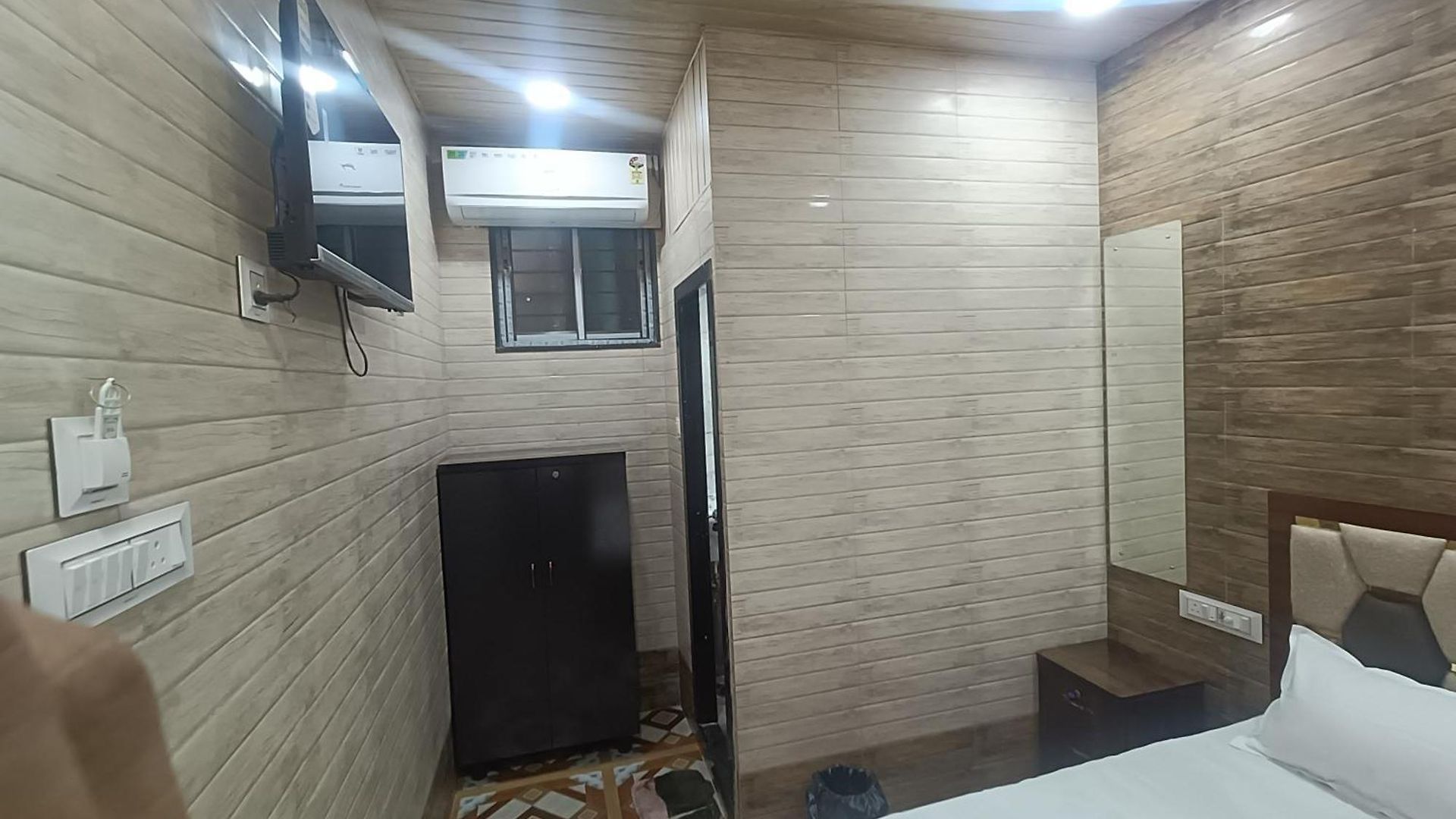 Hotel Bhagirath *