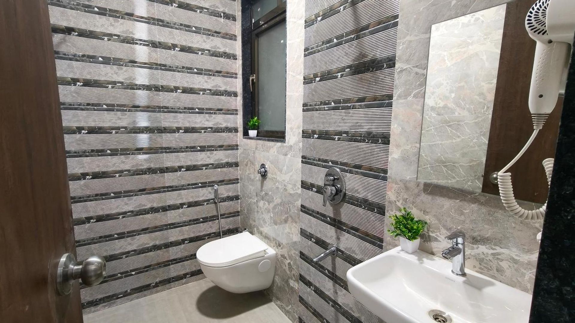 Ivy Urban Cozy 201 Private 1bhk 3 Min Nesco Mumbai