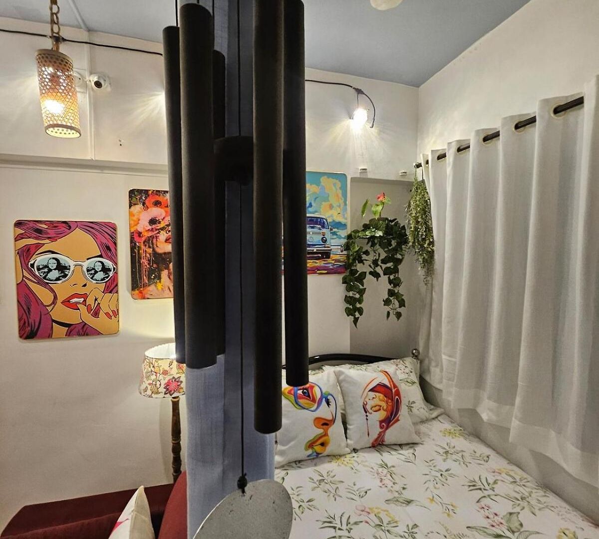 Retro Bandra - Cozy Comfort In A Heritage Village Apartment *